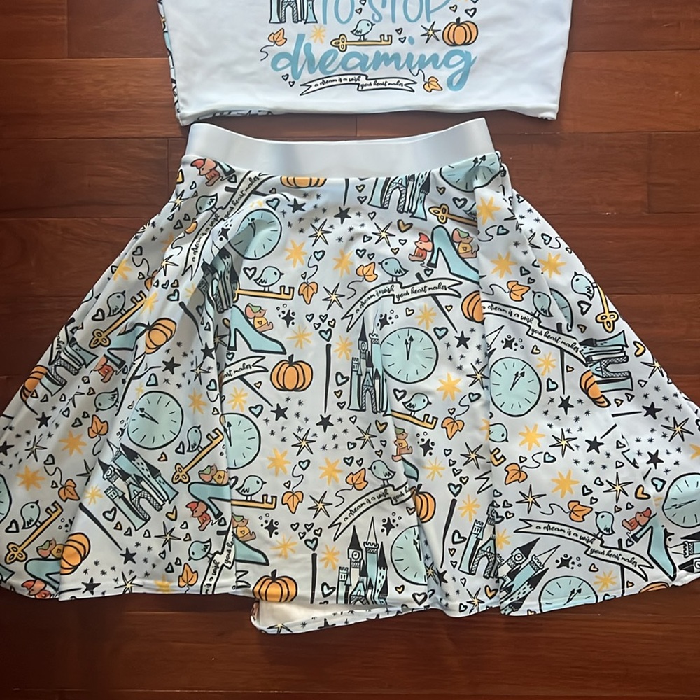 Two piece set PERFECT for run Disney. - Picture 3 of 3